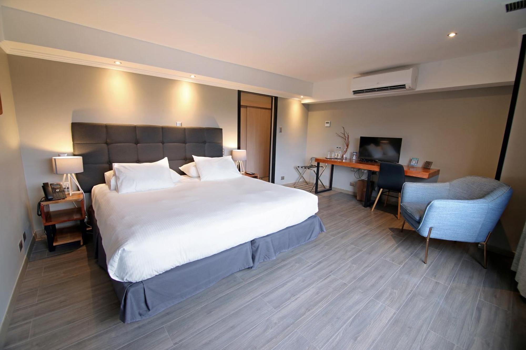 Hotel Enjoy Pucon Exterior photo A room at the hotel